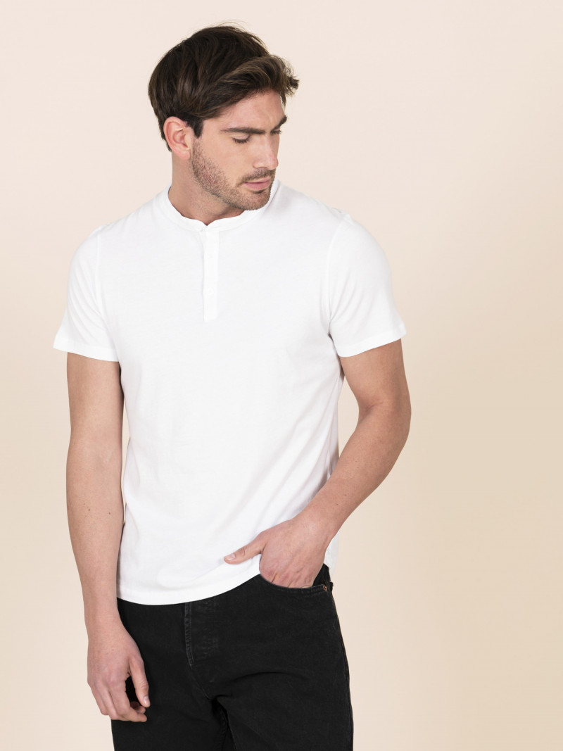 T-shirt bianca slim uomo serafino con manica corta in 100% cotone