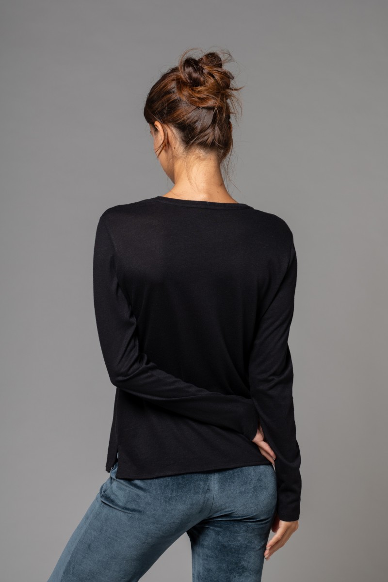 Majestic Filatures | T-shirt nera con scollo a barchetta e maniche lunghe in cotone e cashmere