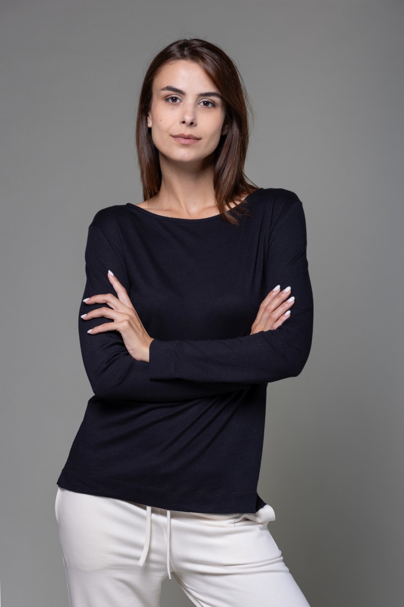 Majestic Filatures | T-shirt nera con scollo a barchetta e maniche lunghe in cotone e cashmere