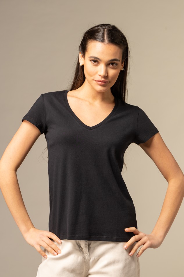 Majestic Filatures | T-shirt scollo a V basica in Cotone Deluxe 2