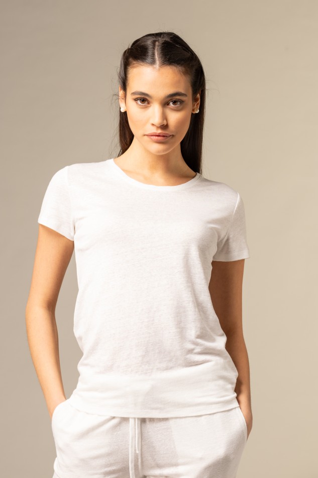 Majestic Filatures |T-shirt bianca basica in lino 2