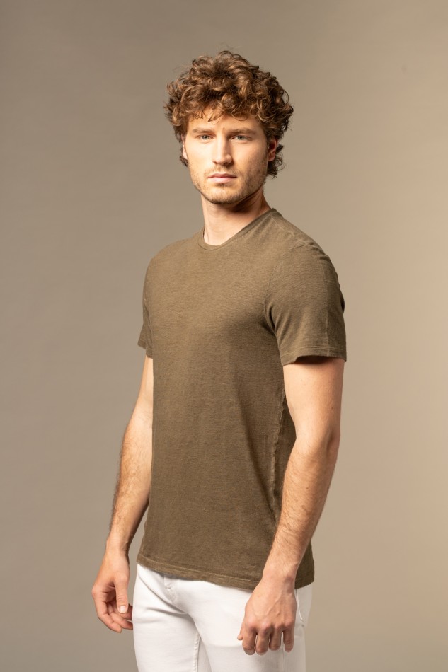 Majestic Filatures | T-shirt girocollo slim verde militare in tintura artigianale 2