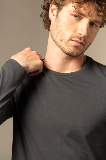 Majestic Filatures | T-shirt grigio scuro girocollo e maniche lunghe in Cotone Organico