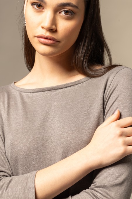 Majestic Filatures |T-shirt scollo a barchetta regular in lino