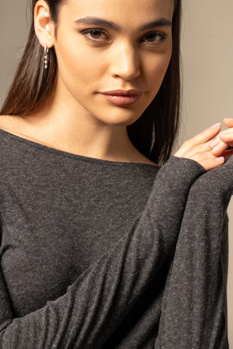 Majestic Filatures | T-shirt nera con scollo a barchetta e maniche lunghe in cotone e cashmere