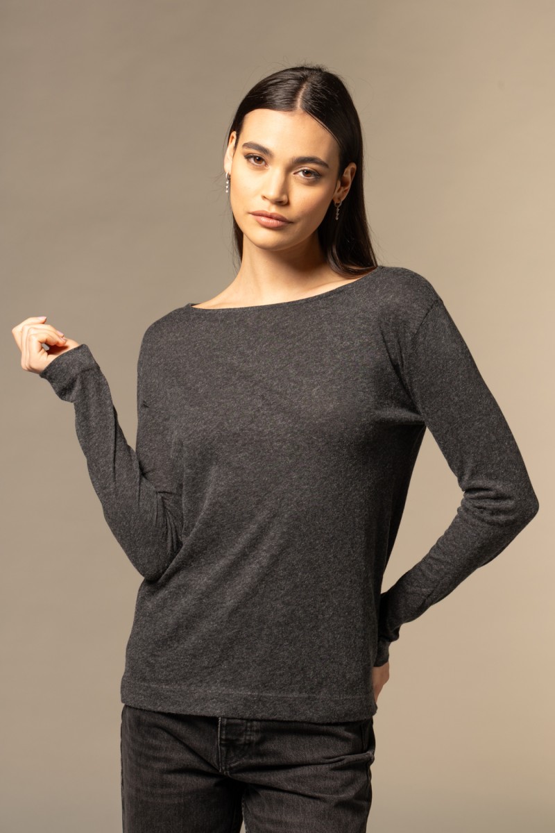Majestic Filatures | T-shirt nera con scollo a barchetta e maniche lunghe in cotone e cashmere