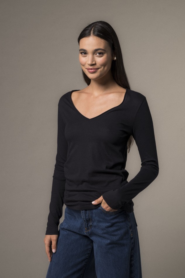 Majestic Filatures | T-shirt scollo a V maniche lunghe in cotone e cashmere 2