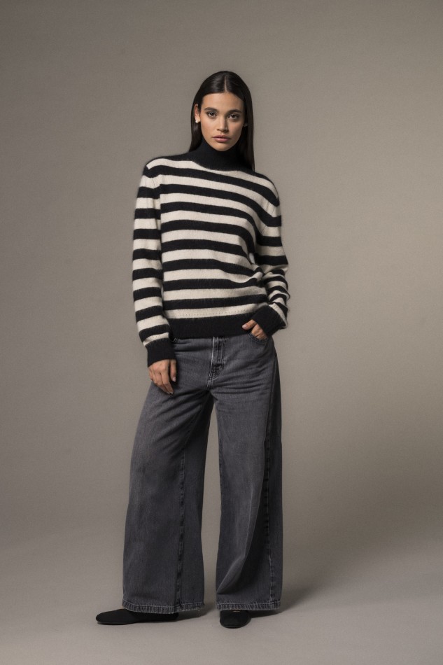 Majestic Filatures |Maglia in raccoon dolcevita a righe 2