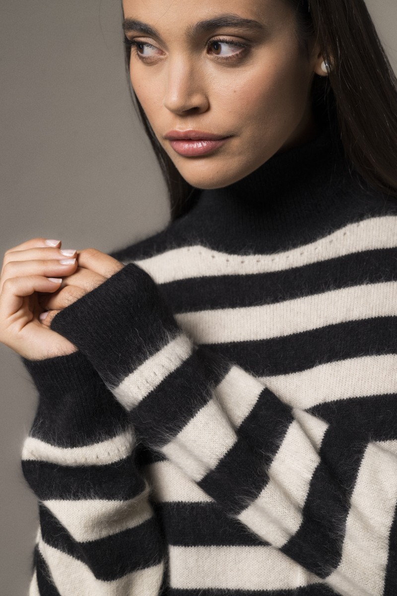 Majestic Filatures | Maglia in raccoon dolcevita a righe