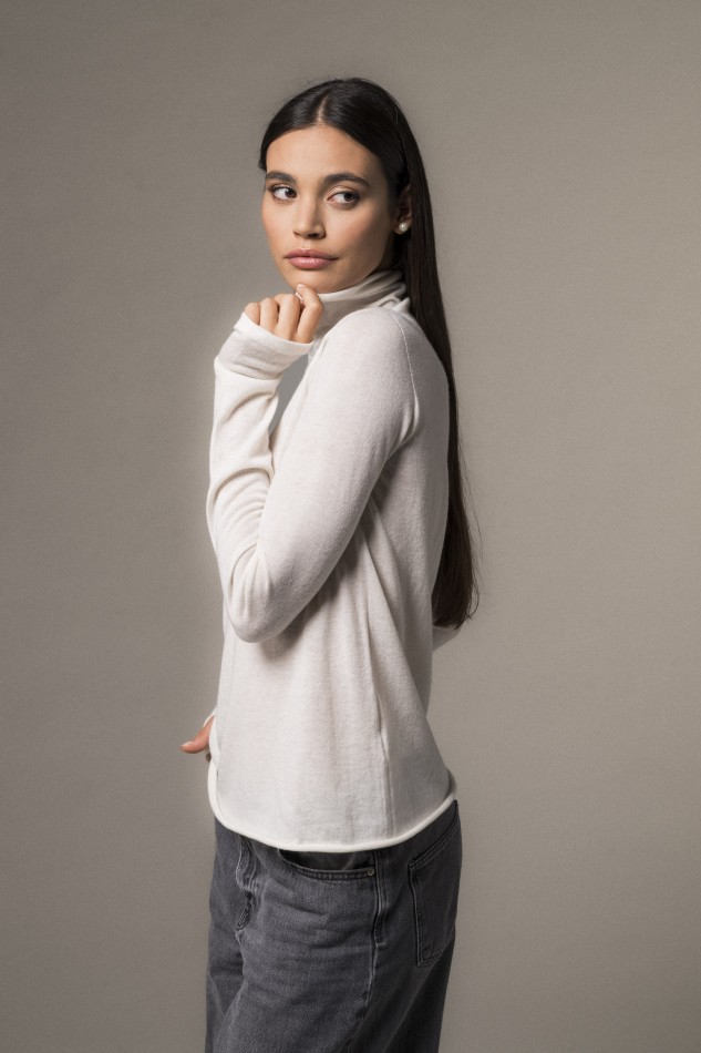 Majestic Filatures | T-shirt collo alto in 100% cashmere 2
