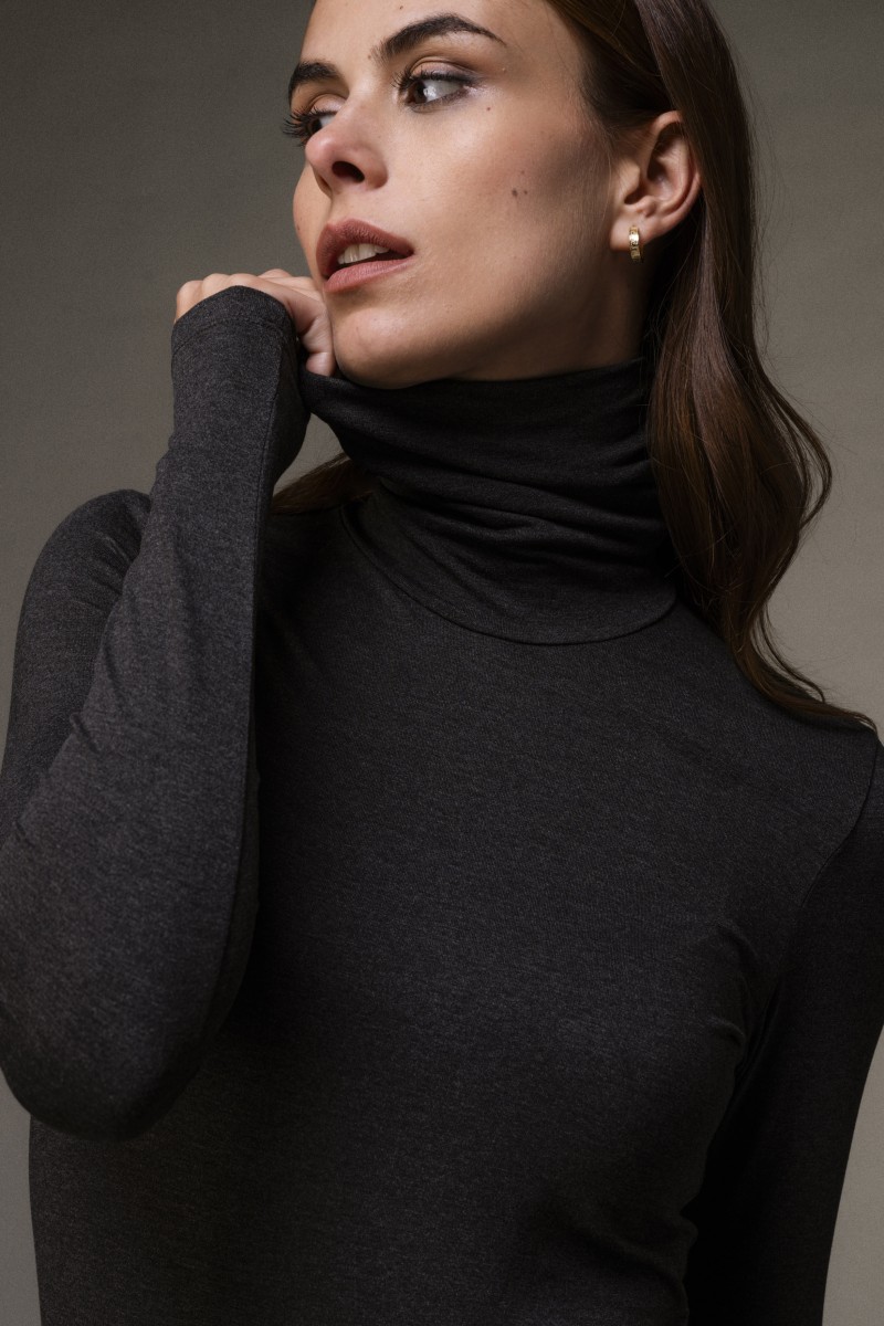 Majestic Filatures | T-shirt dolcevita slim in viscosa