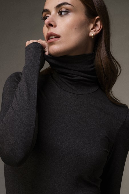 Majestic Filatures | T-shirt dolcevita slim in viscosa