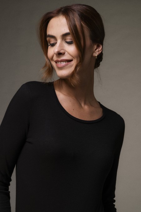 Majestic Filatures | T-shirt girocollo a maniche lunghe in cotone e cashmere nera