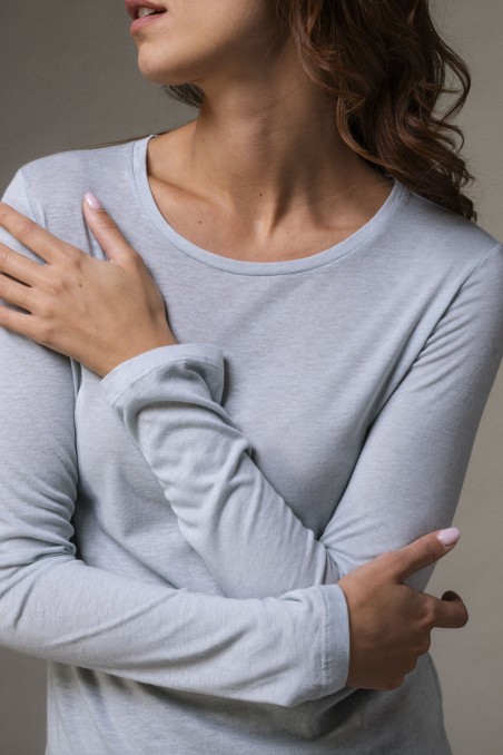 Majestic Filatures | T-shirt girocollo a maniche lunghe in cotone e cashmere nera