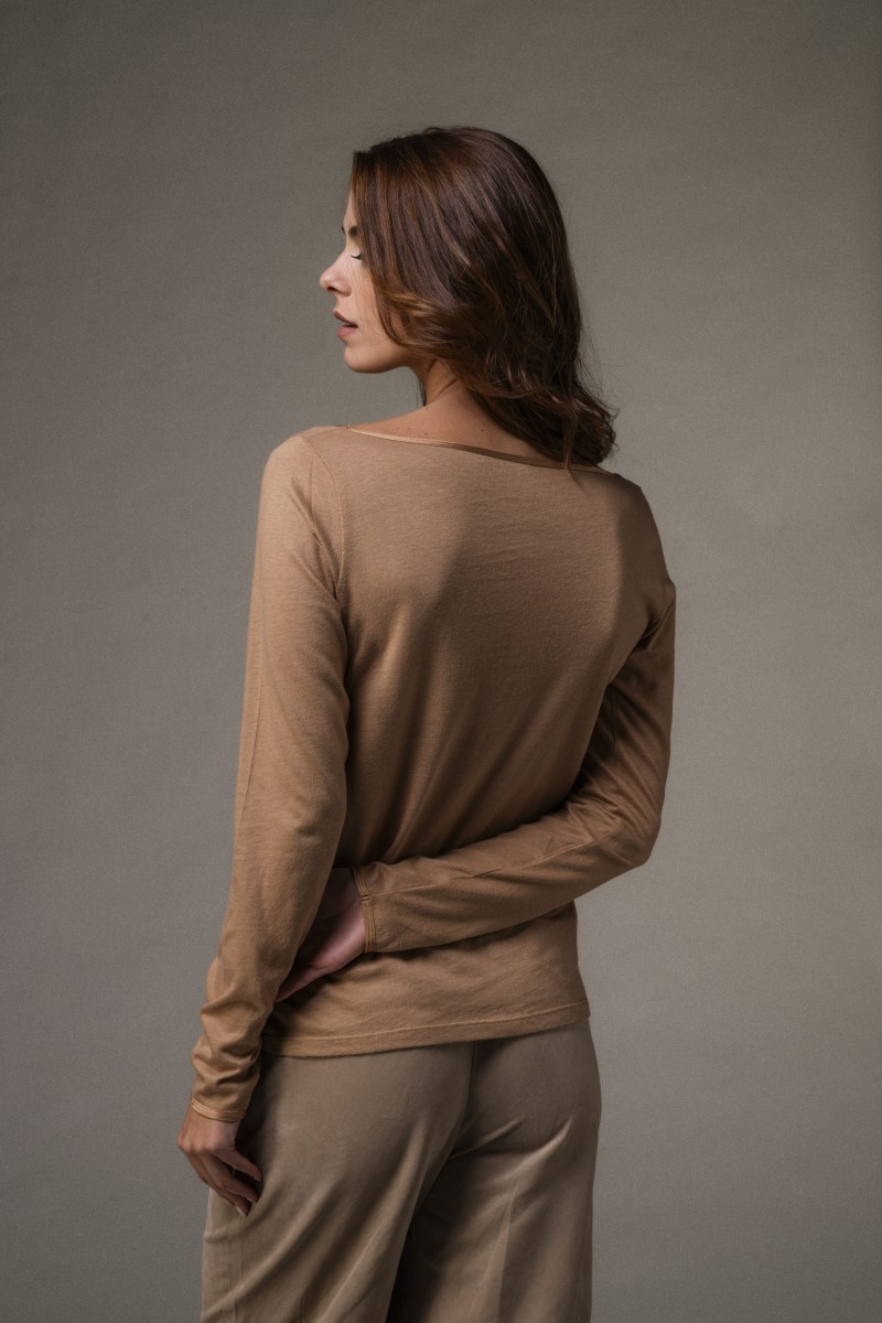 Majestic Filatures | T-shirt scollo a barca e maniche lunghe in cotone e cashmere