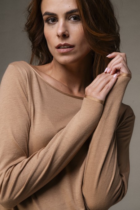 Majestic Filatures | T-shirt scollo a barca e maniche lunghe in cotone e cashmere