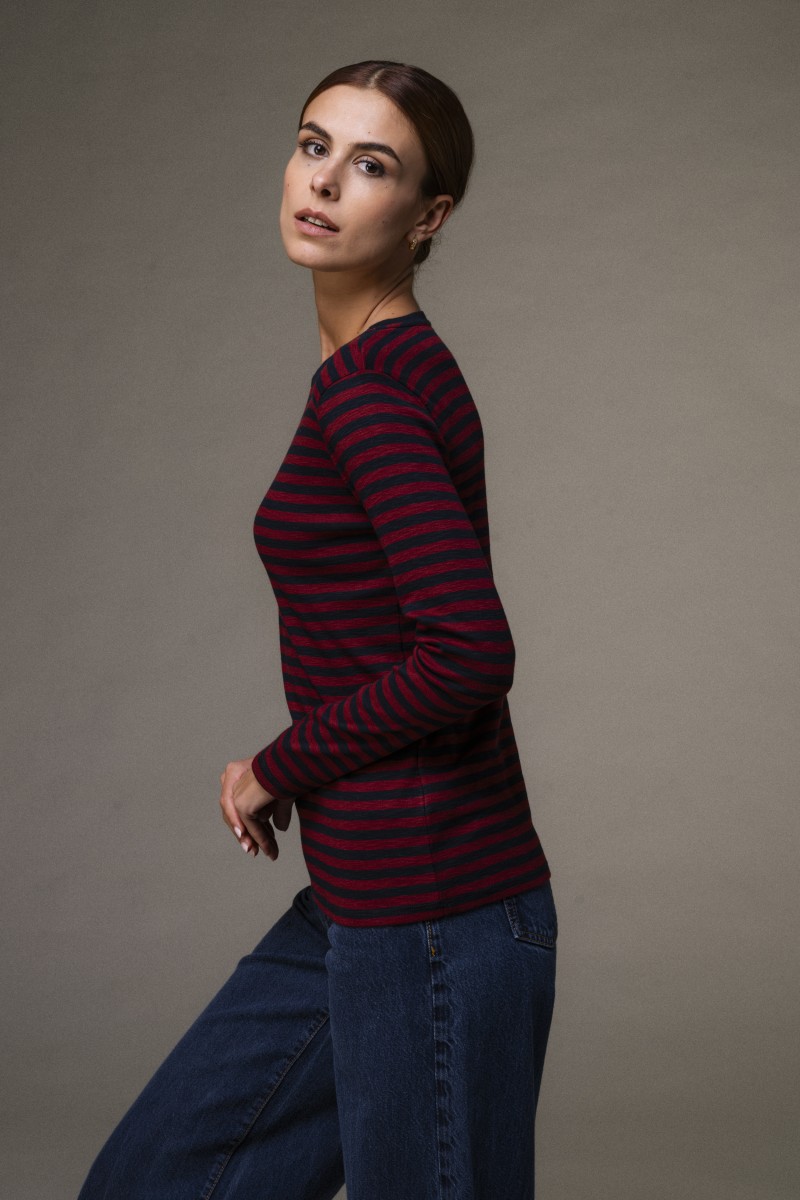 T-shirt a righe in cotone fiammato