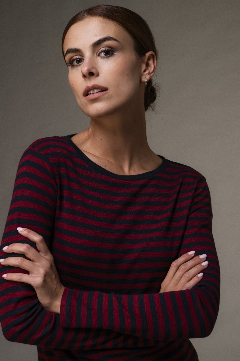 T-shirt a righe in cotone fiammato