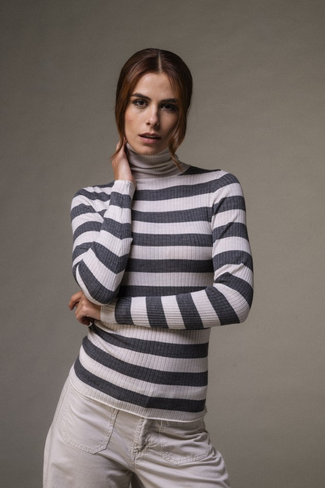 Majestic Filatures | Maglia dolcevita a costine rigata 2