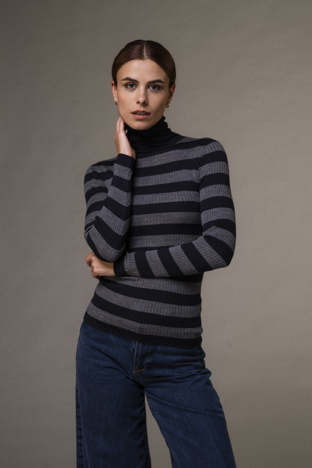 Majestic Filatures | Maglia dolcevita a costine rigata 2