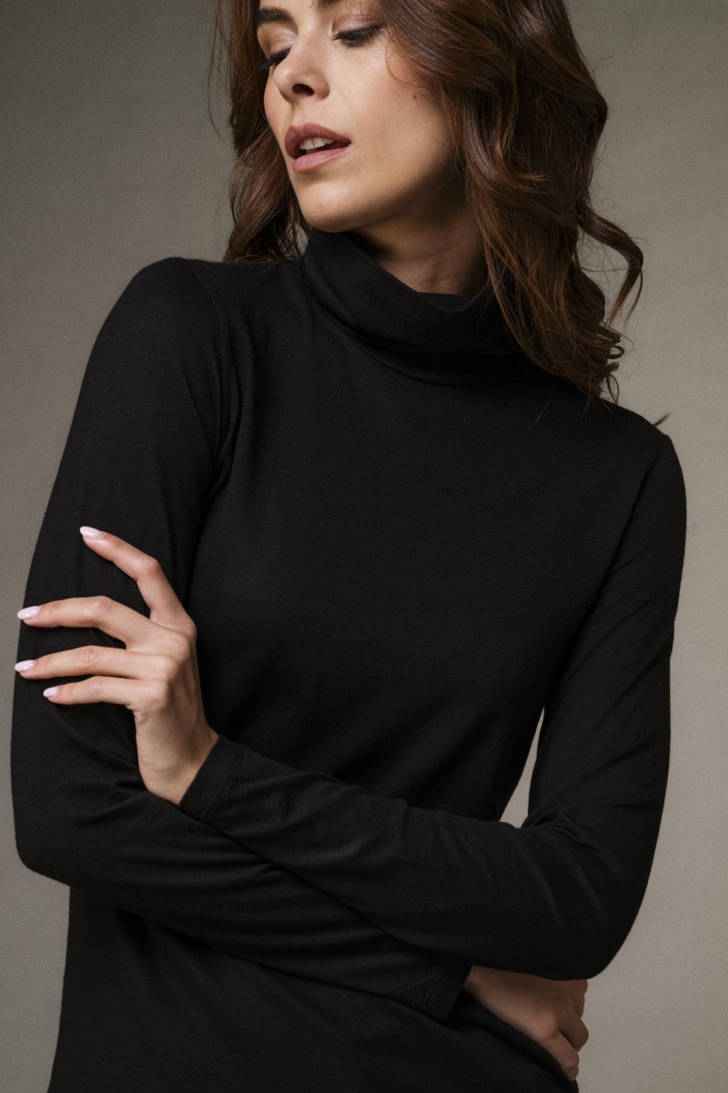 T-shirt dolcevita slim in cotone e cashmere