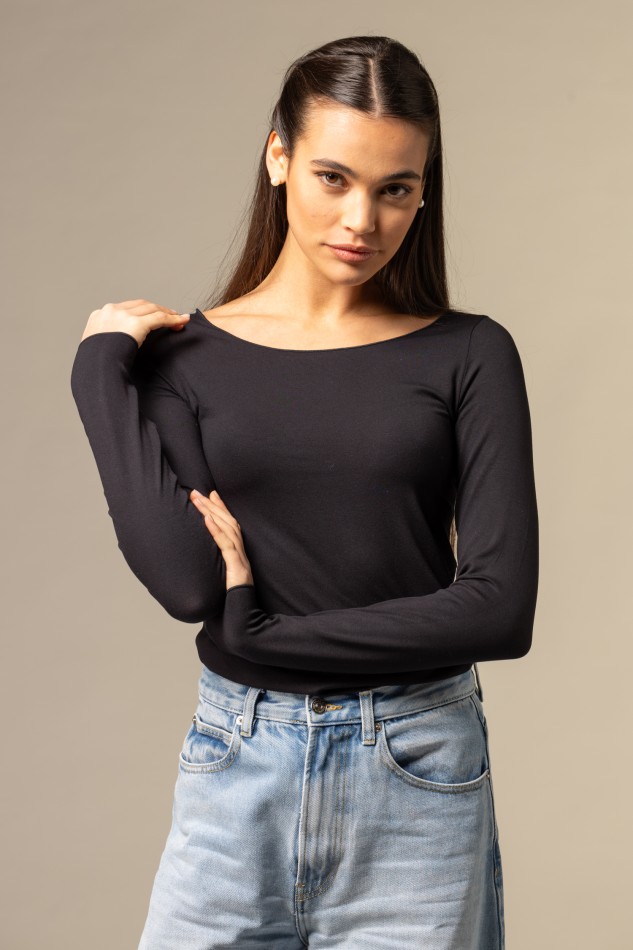 T-shirt scollo a barchetta in viscosa essenziale 2