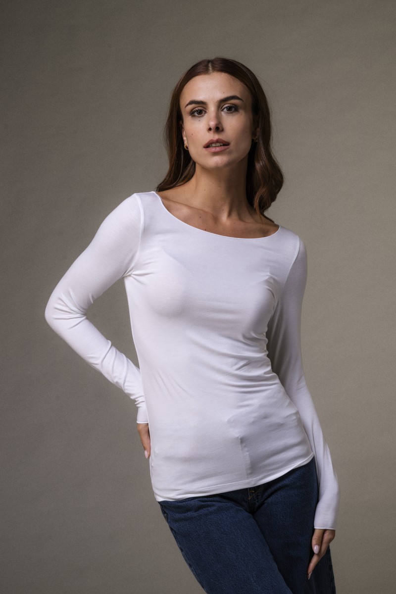 T-shirt scollo a barchetta in viscosa