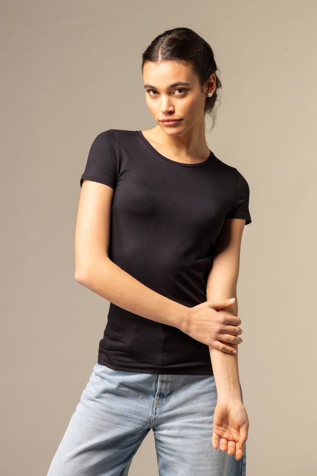 T-shirt slim in viscosa 2