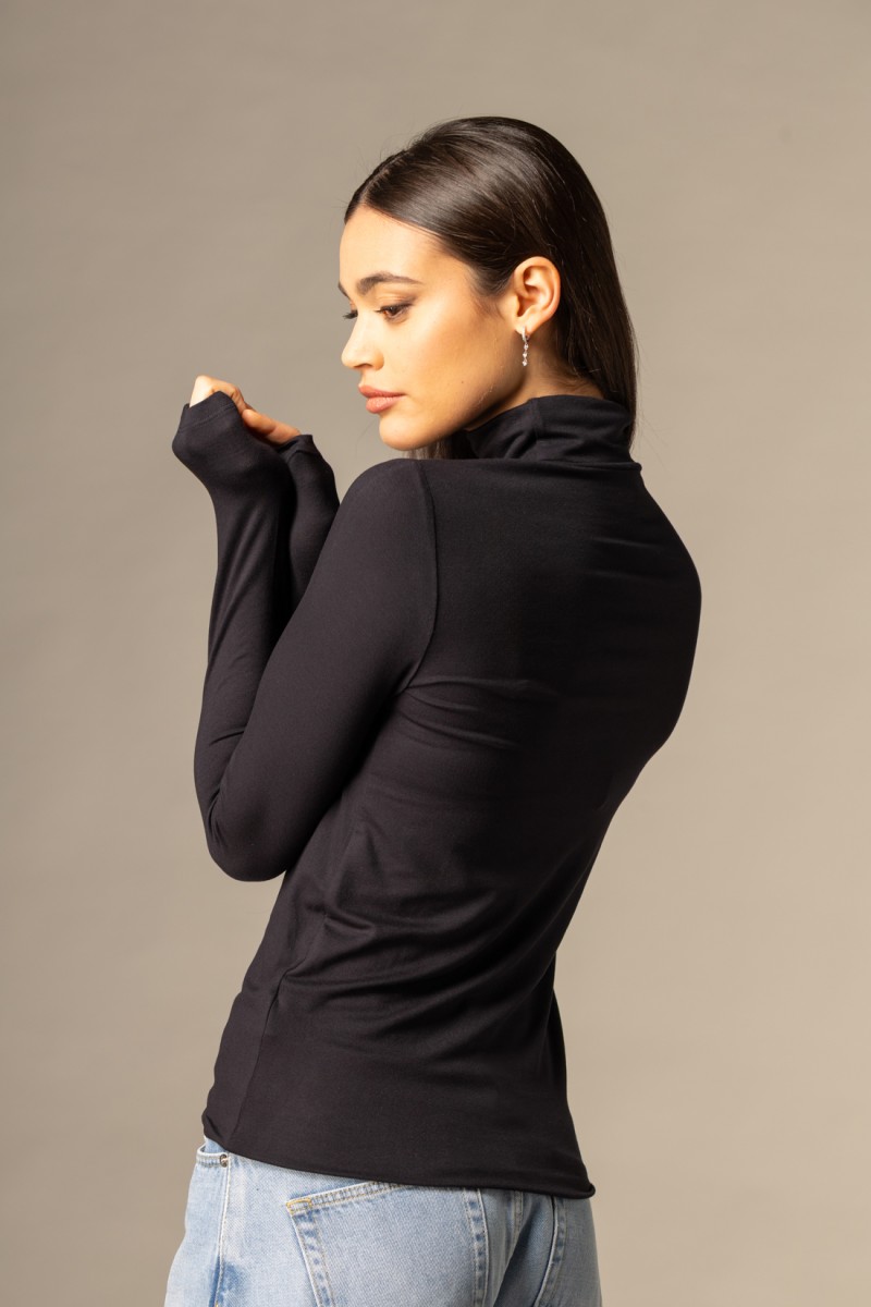 T-shirt dolcevita slim in viscosa