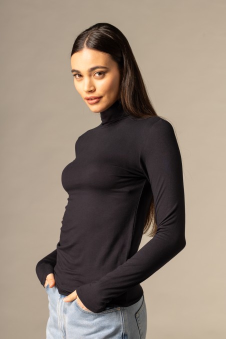 T-shirt dolcevita slim in viscosa