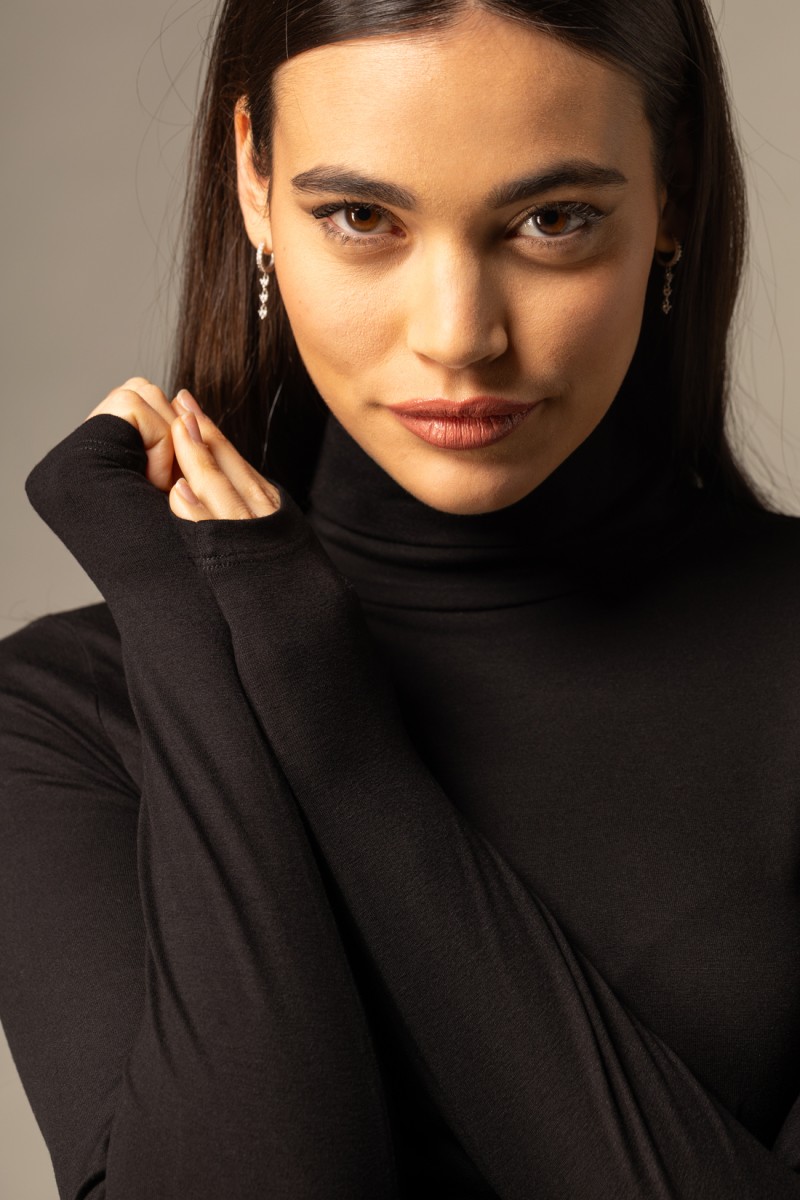 T-shirt dolcevita slim in viscosa