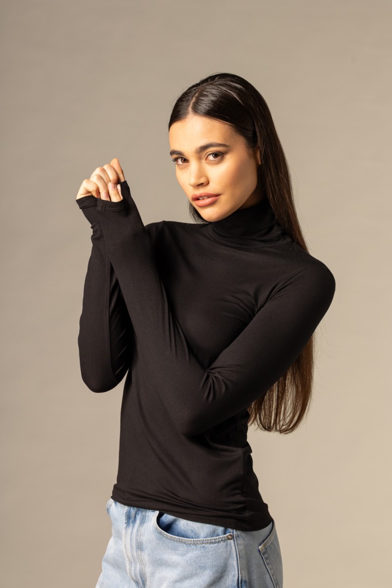 T-shirt dolcevita slim in viscosa