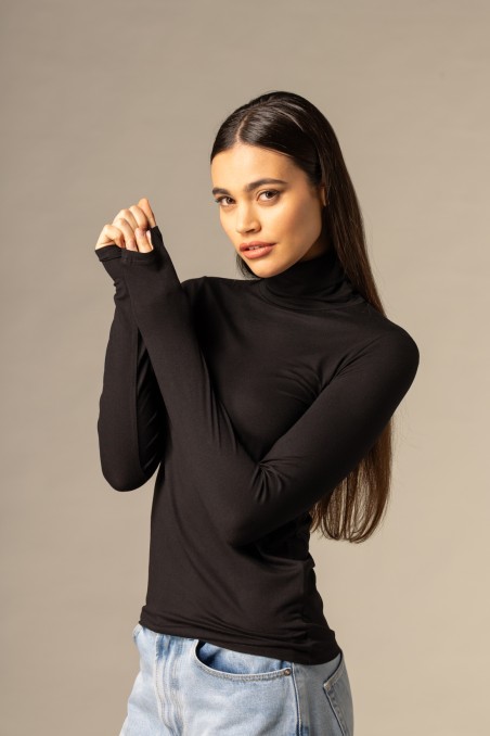 T-shirt dolcevita slim in viscosa