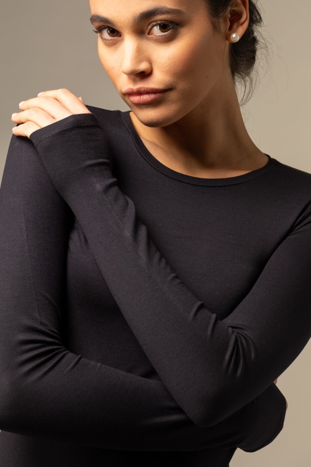 T-shirt slim a maniche lunghe in viscosa 2