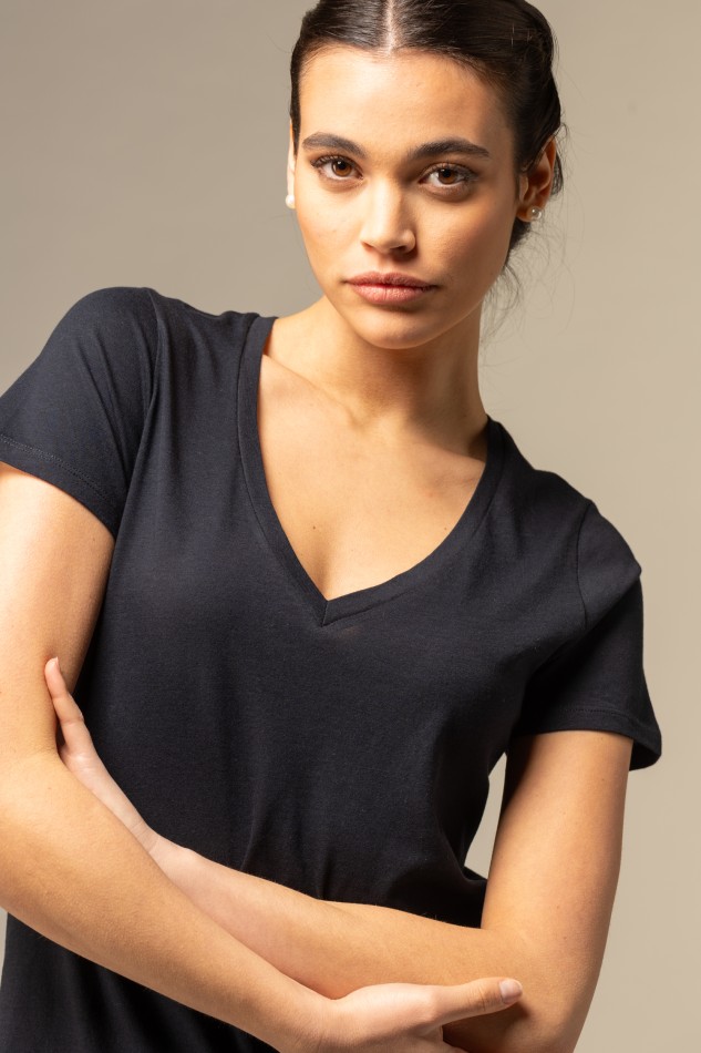 T-shirt scollo a V in Cotone Silk Touch essenziale 2