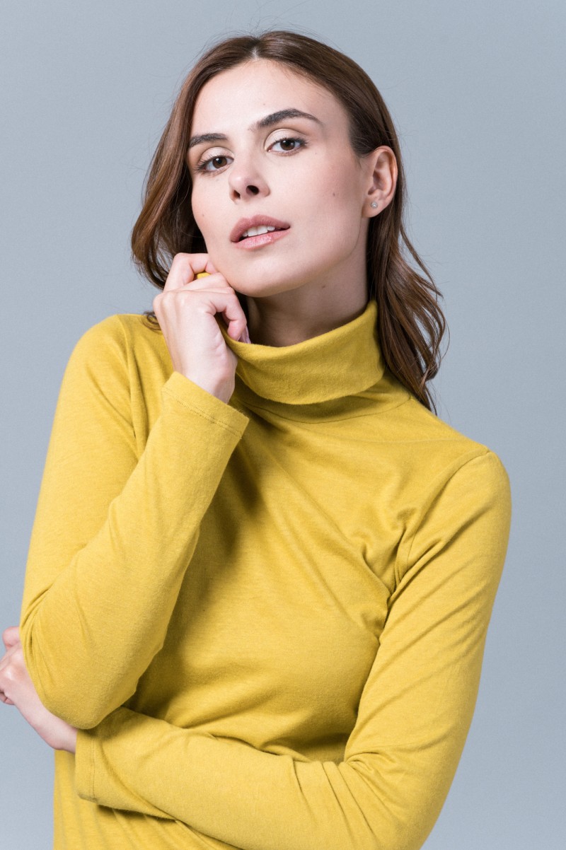 Majestic Filatures | T-shirt dolcevita nera a maniche lunghe in cotone e cashmere