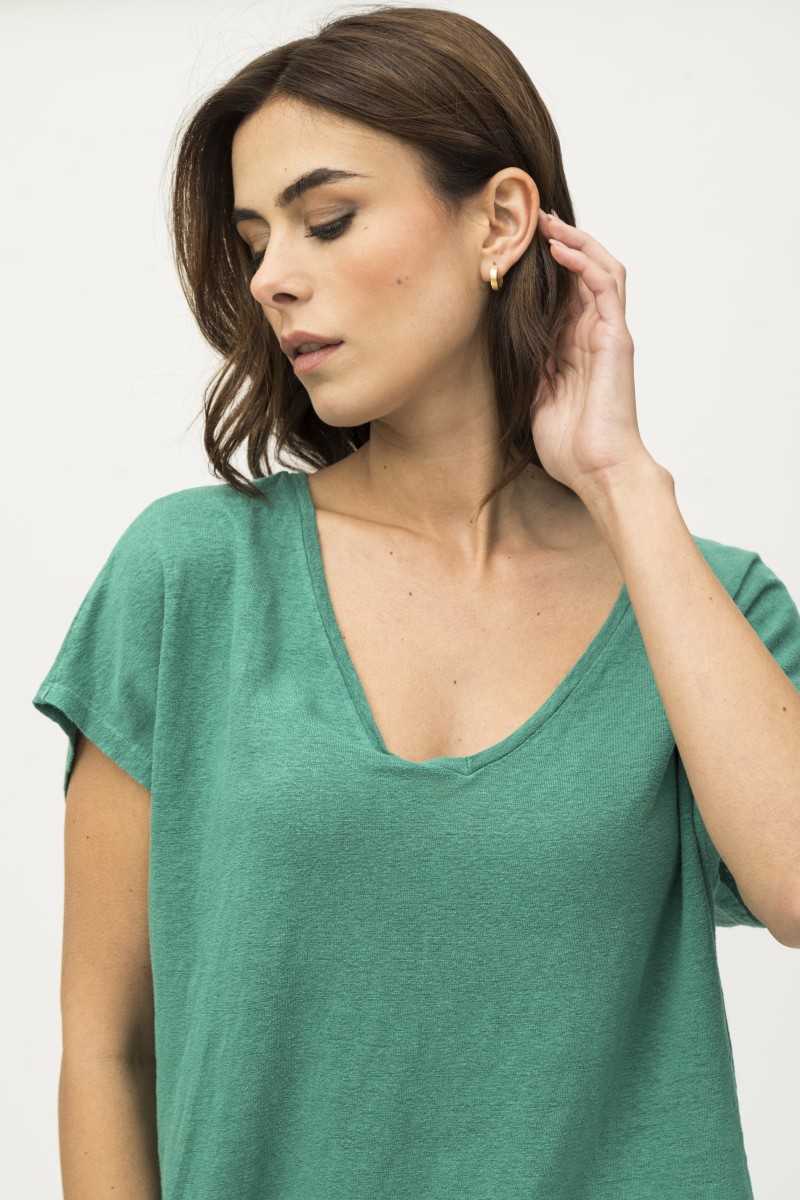 Majestic Filatures | T-shirt scollo a V in lino tinto in capo