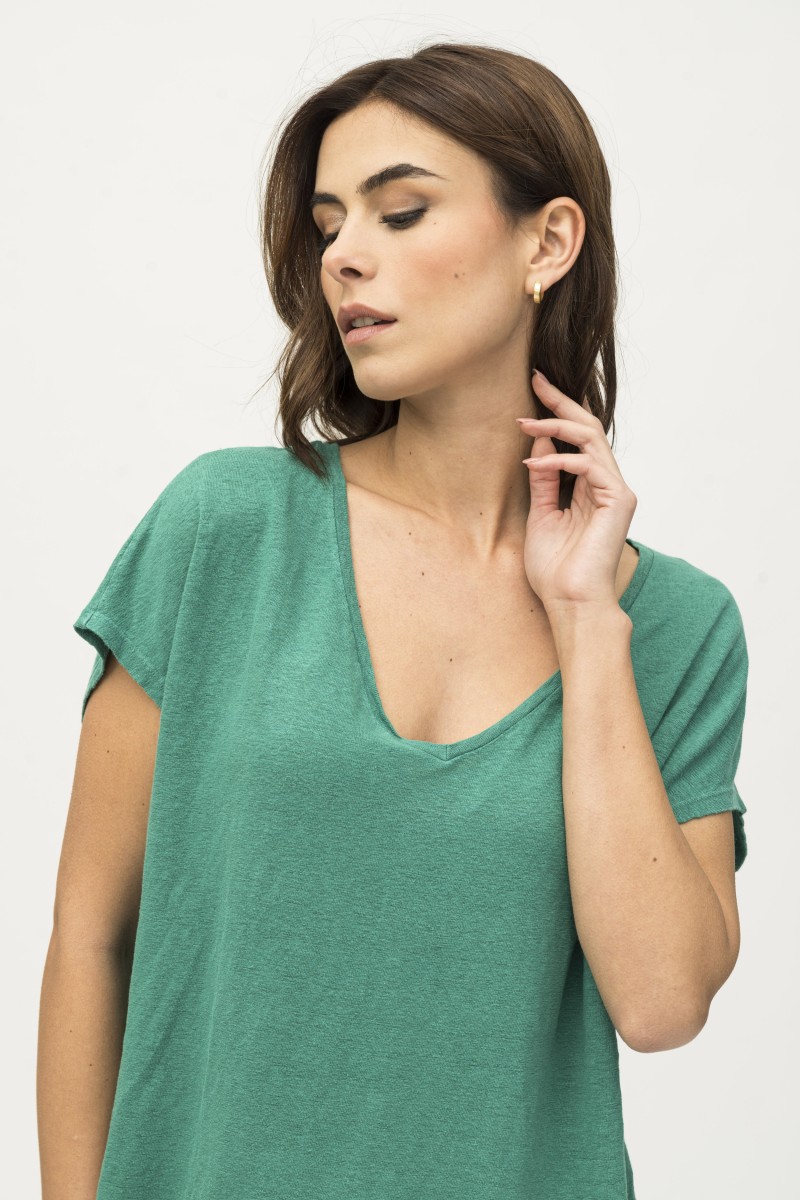 Majestic Filatures | T-shirt scollo a V in lino tinto in capo