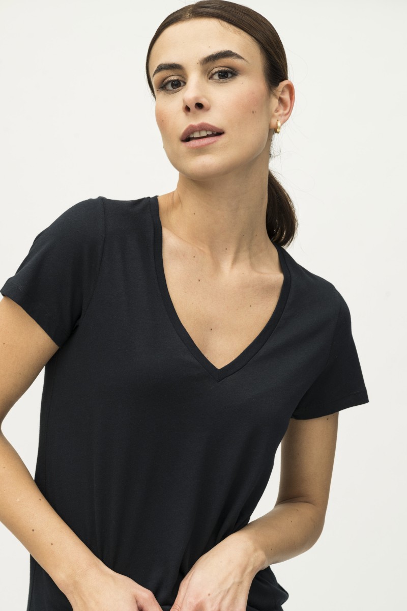 T-shirt scollo a V in Cotone Silk Touch essenziale