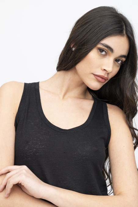 Canotta basica in lino