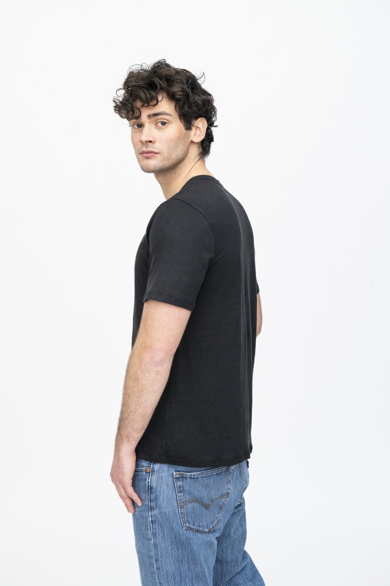 Majestic  Filatures | T-Shirt in lino scollo a V manica corta