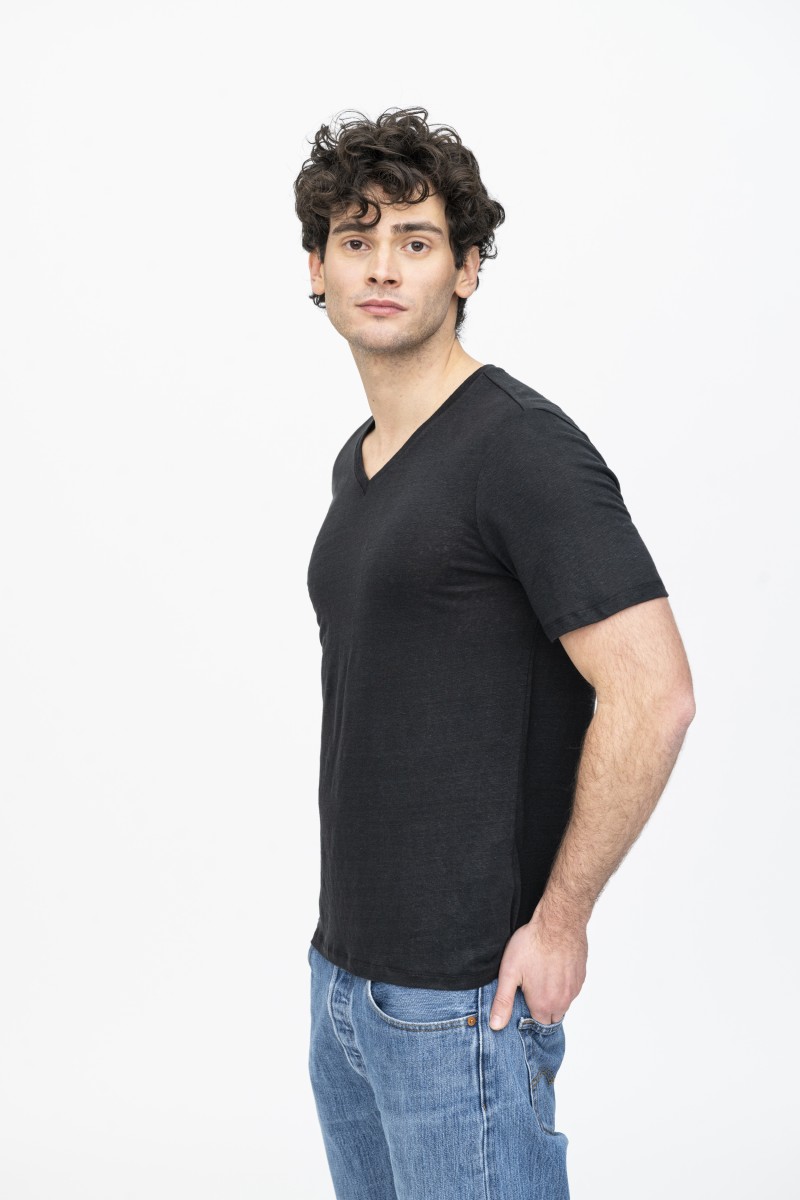Majestic  Filatures | T-Shirt in lino scollo a V manica corta