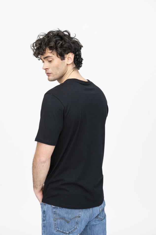 Majestic Filatures | T-shirt in cotone biologico con scollo a V 2