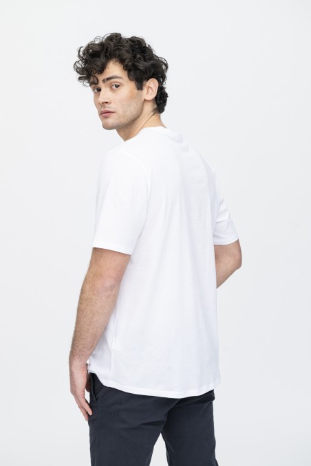 Majestic Filatures | T-shirt in cotone biologico con scollo a V