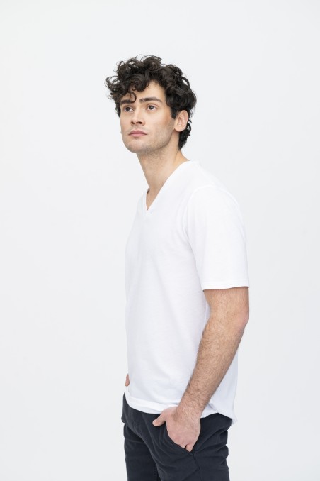 Majestic Filatures | T-shirt in cotone biologico con scollo a V