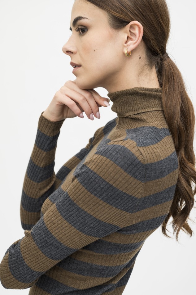 Majestic Filatures | Maglia dolcevita a costine rigata 2