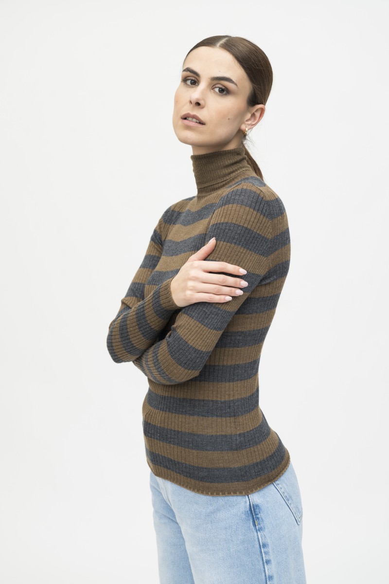 Majestic Filatures | Maglia dolcevita a costine rigata