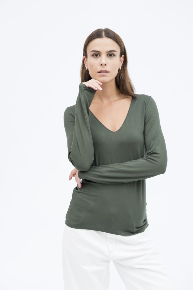 Majestic Filatures | T-shirt in viscosa scollo a V