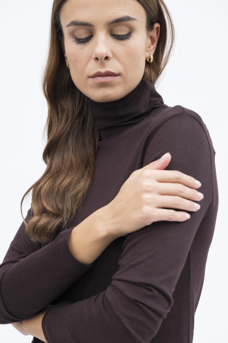 Majestic Filatures | T-shirt dolcevita nera a maniche lunghe in cotone e cashmere
