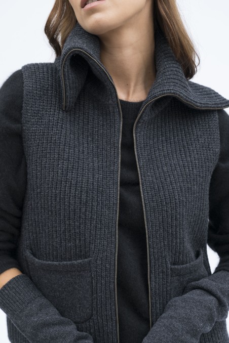 Majestic Filatures | Gilet con collo alto e zip in 100% lana merinos